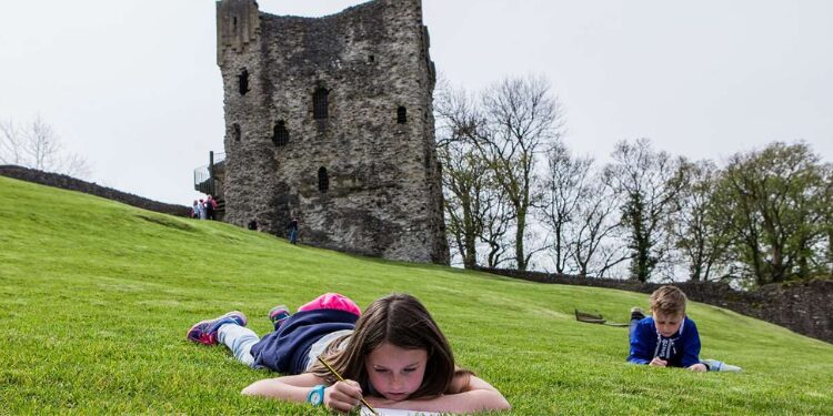 Days Out In East Midlands Peveril Castle, Derbyshire