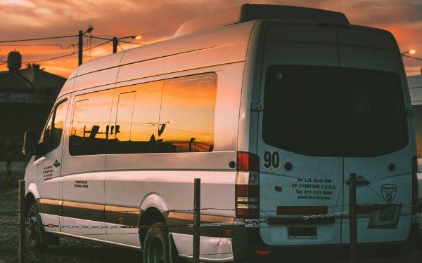 Top 5 Benefits Of Opting For A Minibus Rental For Uk Adventure